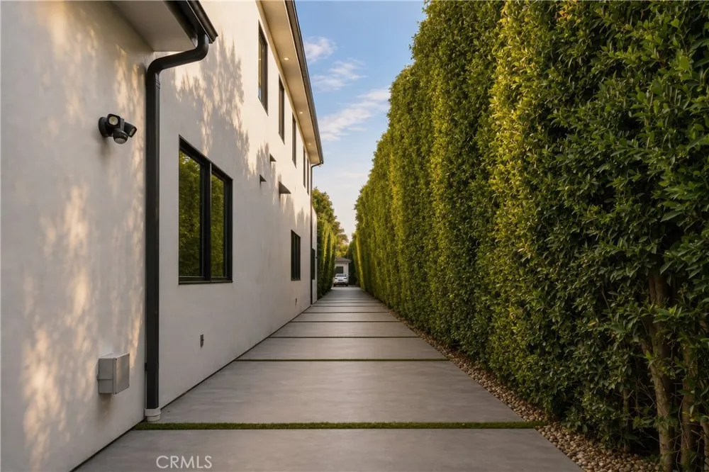 23262 Gonzales Drive Woodland Hills, CA 91367