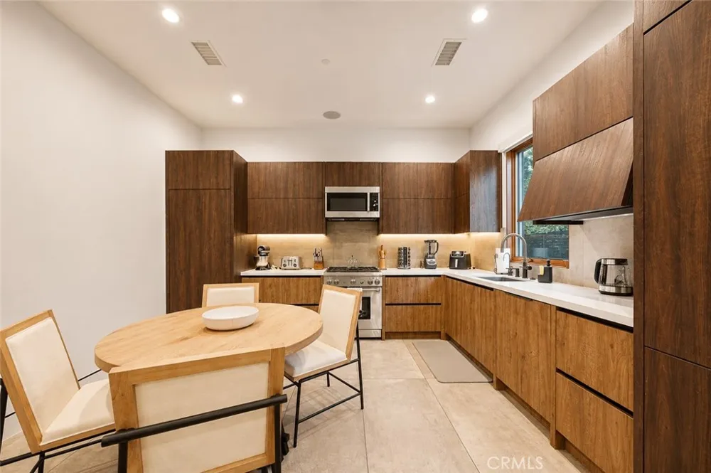 23262 Gonzales Drive Woodland Hills, CA 91367