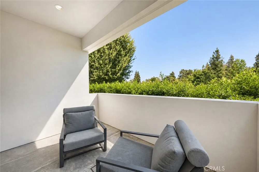 23262 Gonzales Drive Woodland Hills, CA 91367