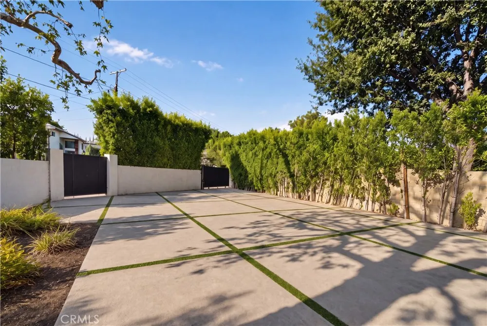23262 Gonzales Drive Woodland Hills, CA 91367