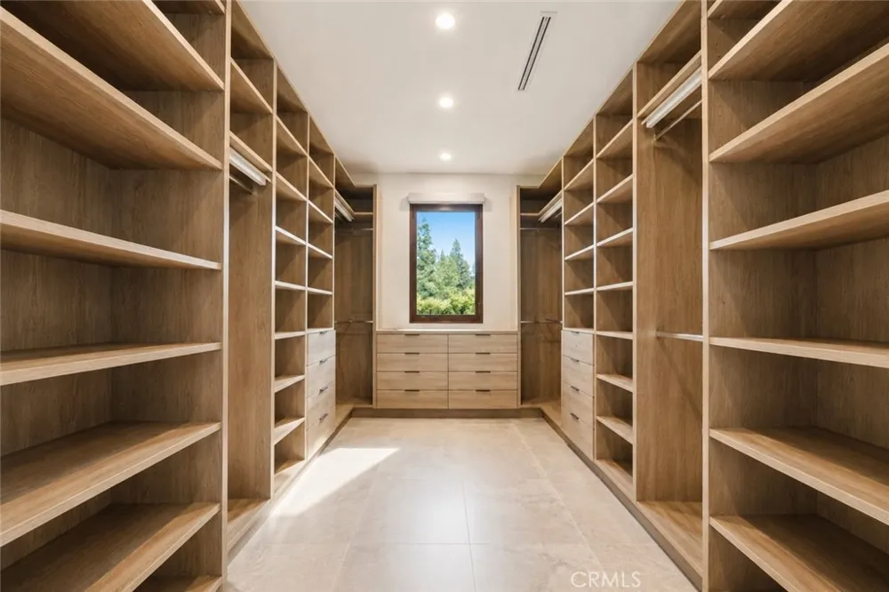 23262 Gonzales Drive Woodland Hills, CA 91367
