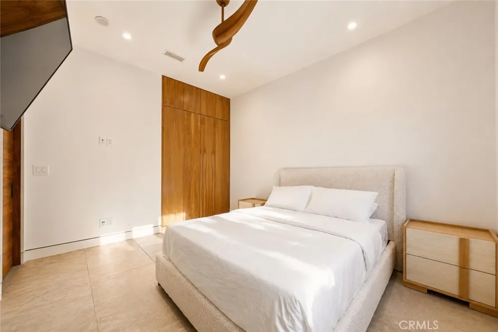 23262 Gonzales Drive Woodland Hills, CA 91367