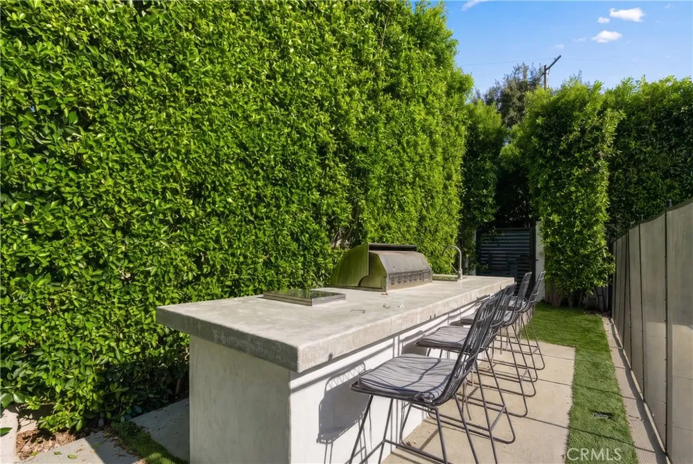23262 Gonzales Drive Woodland Hills, CA 91367