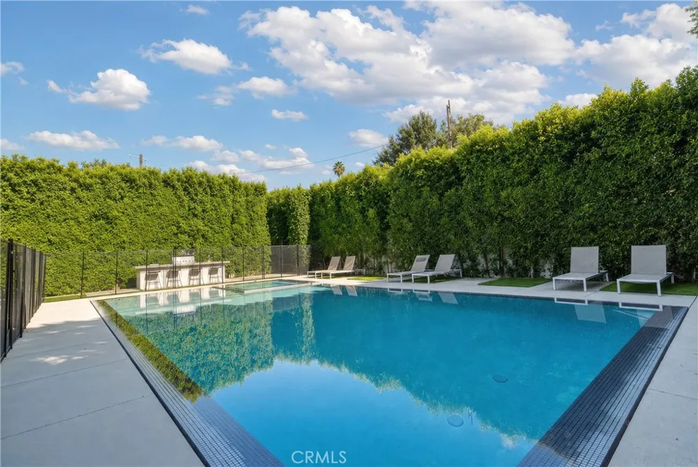 23262 Gonzales Drive Woodland Hills, CA 91367