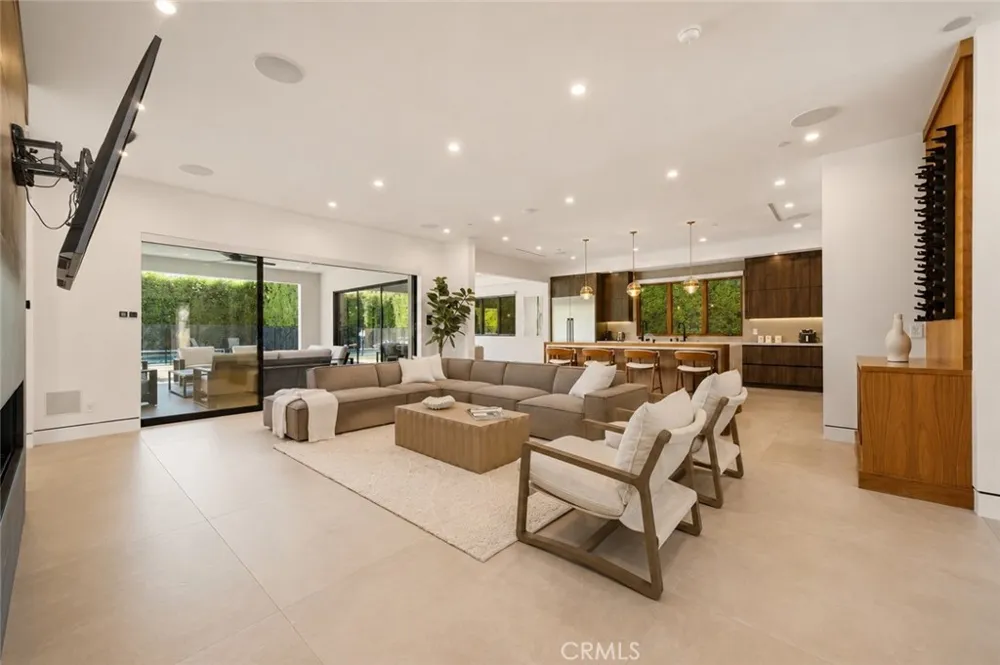 23262 Gonzales Drive Woodland Hills, CA 91367