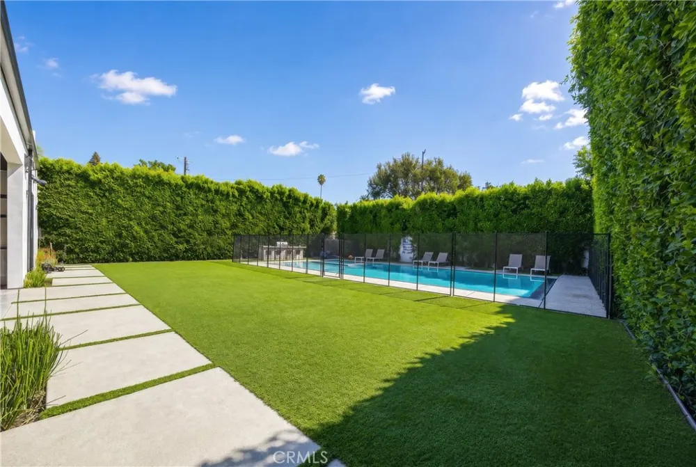 23262 Gonzales Drive Woodland Hills, CA 91367