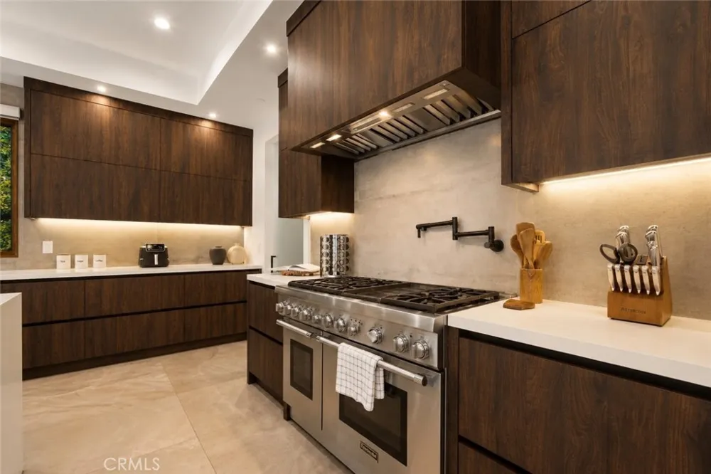 23262 Gonzales Drive Woodland Hills, CA 91367