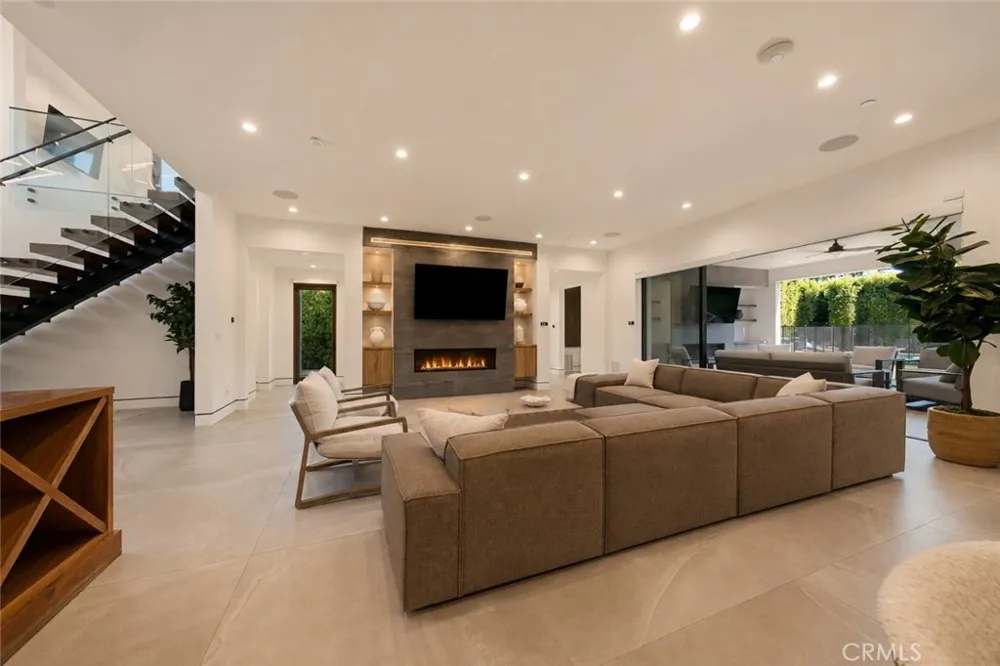 23262 Gonzales Drive Woodland Hills, CA 91367