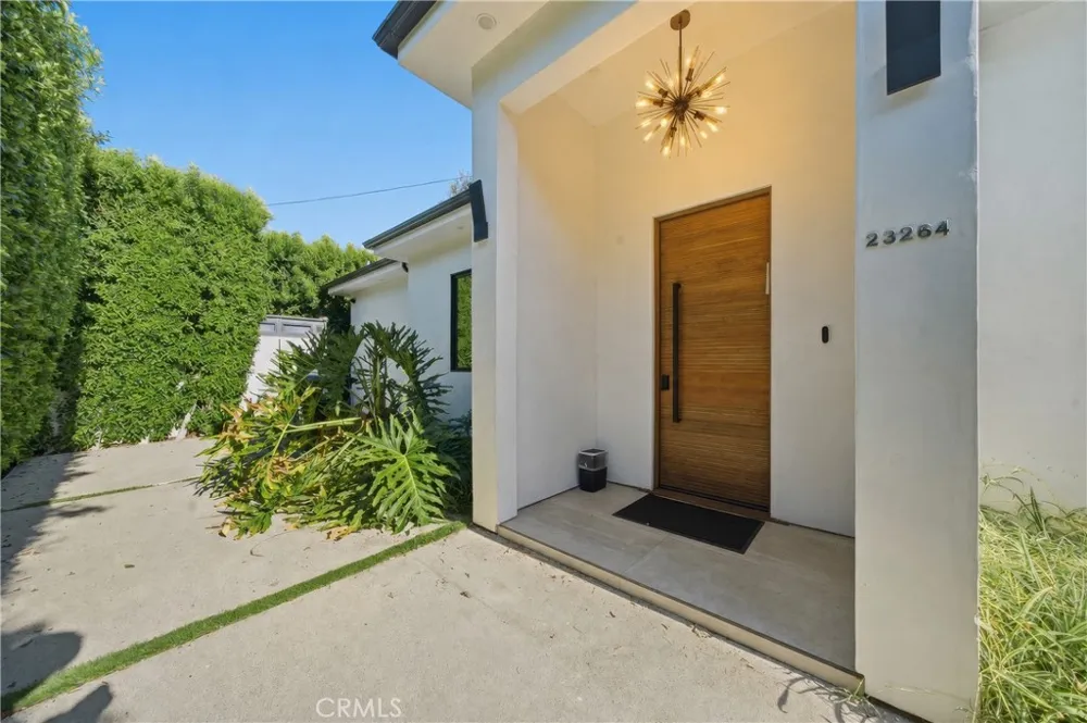 23262 Gonzales Drive Woodland Hills, CA 91367