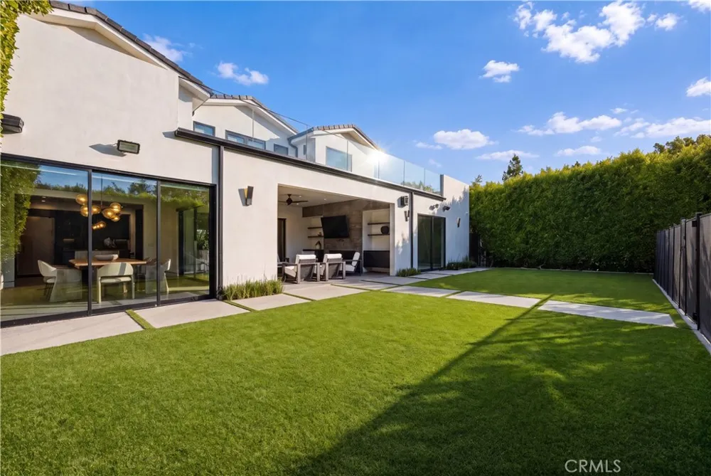 23262 Gonzales Drive Woodland Hills, CA 91367