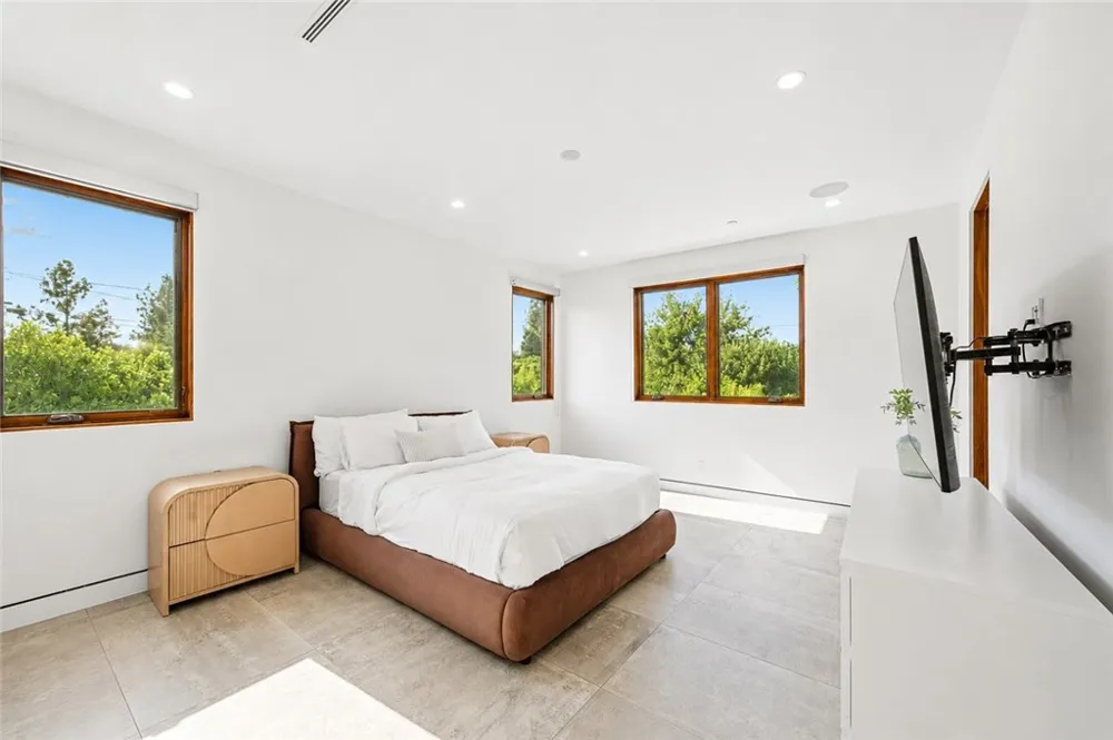 23262 Gonzales Drive Woodland Hills, CA 91367