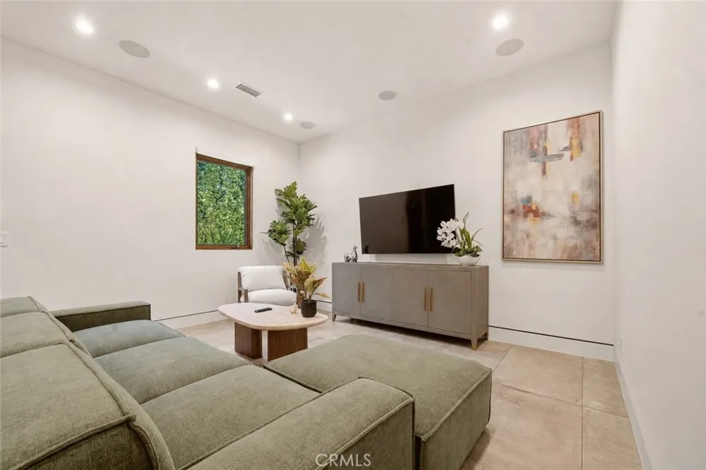23262 Gonzales Drive Woodland Hills, CA 91367