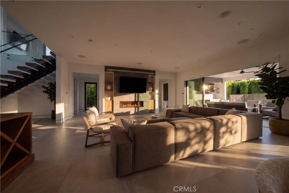 23262 Gonzales Drive Woodland Hills, CA 91367