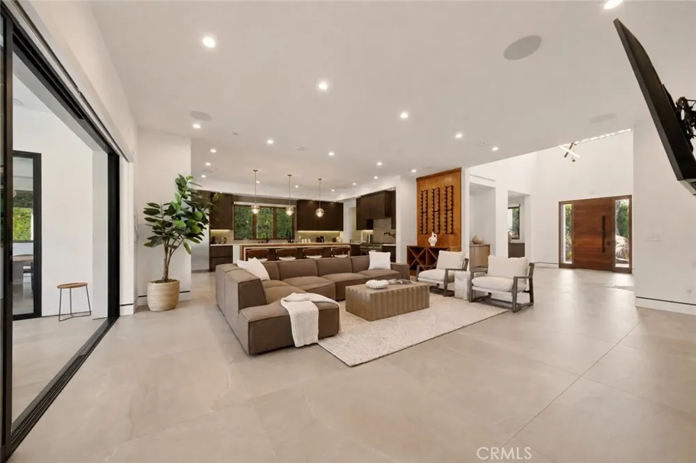 23262 Gonzales Drive Woodland Hills, CA 91367