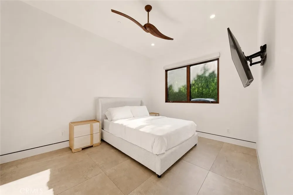 23262 Gonzales Drive Woodland Hills, CA 91367