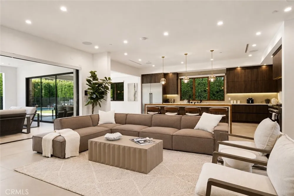 23262 Gonzales Drive Woodland Hills, CA 91367
