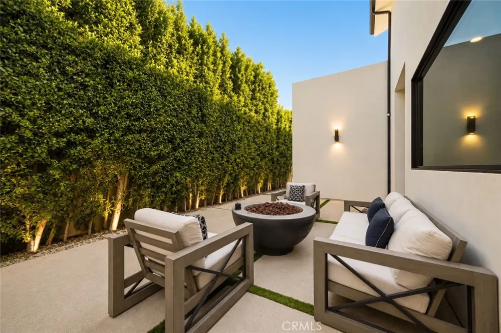 23262 Gonzales Drive Woodland Hills, CA 91367