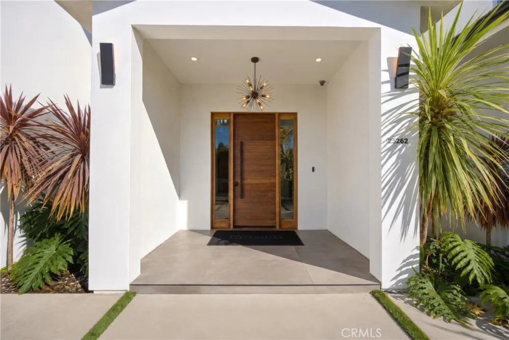 23262 Gonzales Drive Woodland Hills, CA 91367
