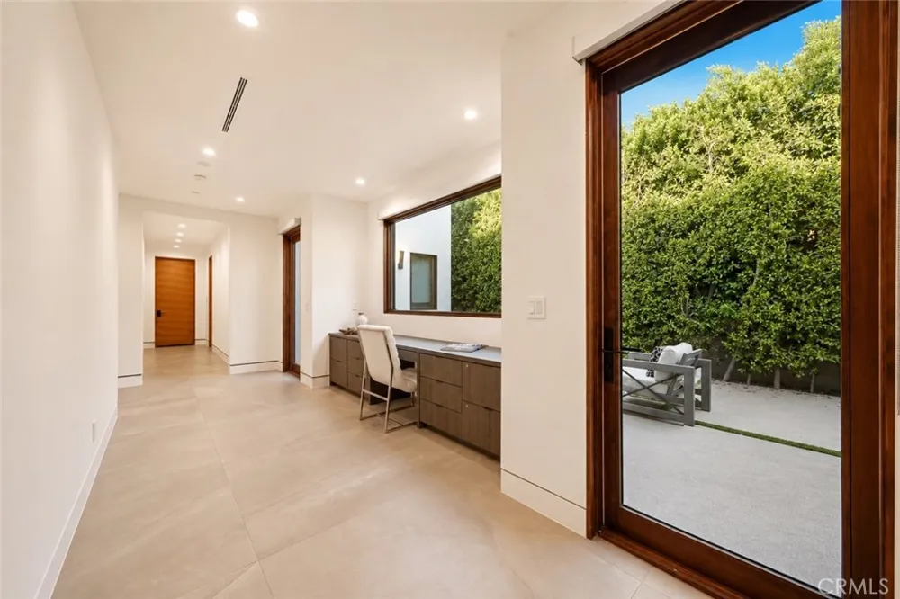 23262 Gonzales Drive Woodland Hills, CA 91367