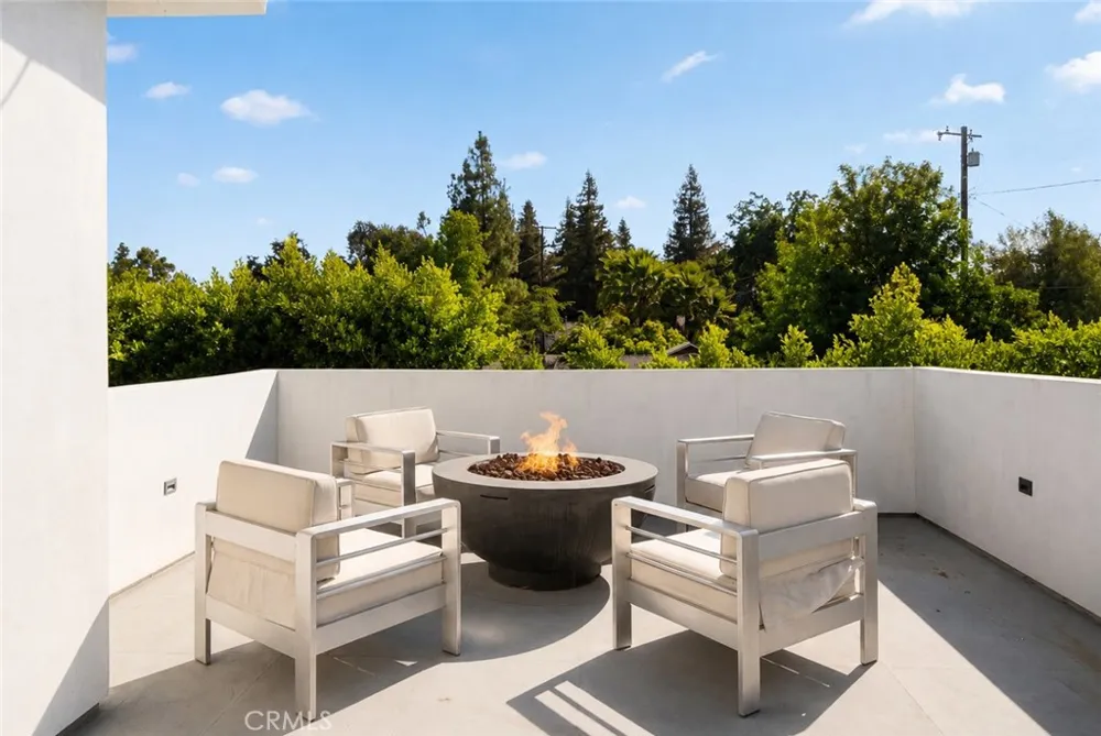23262 Gonzales Drive Woodland Hills, CA 91367