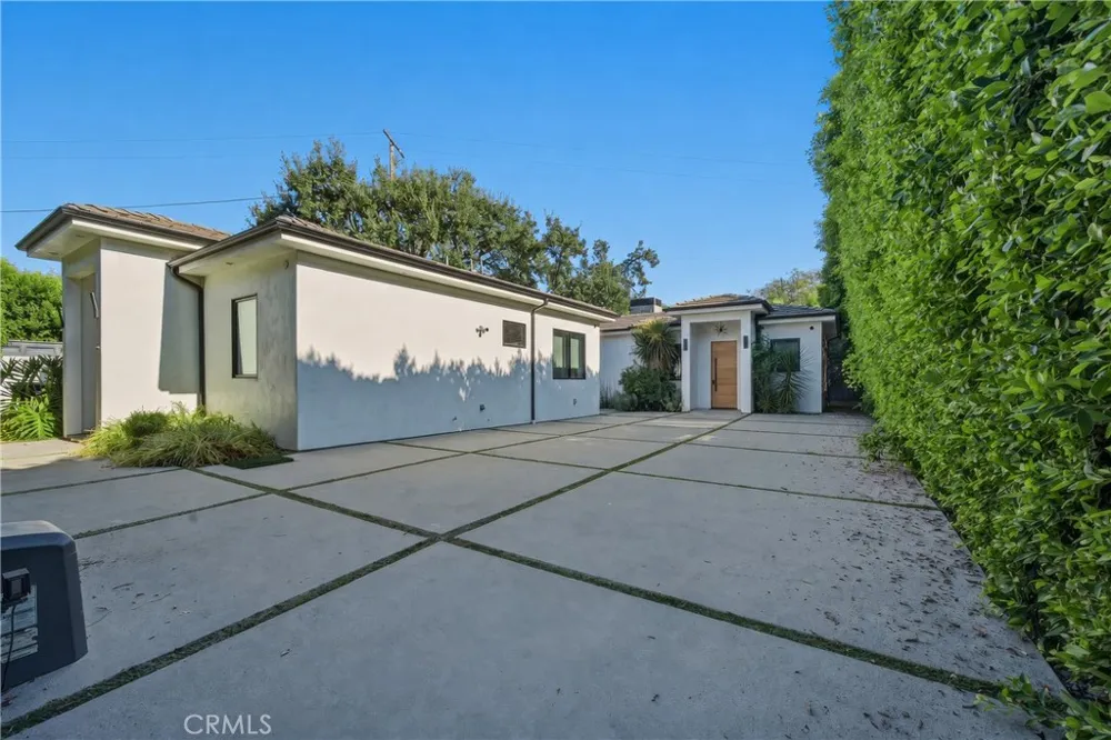 23262 Gonzales Drive Woodland Hills, CA 91367