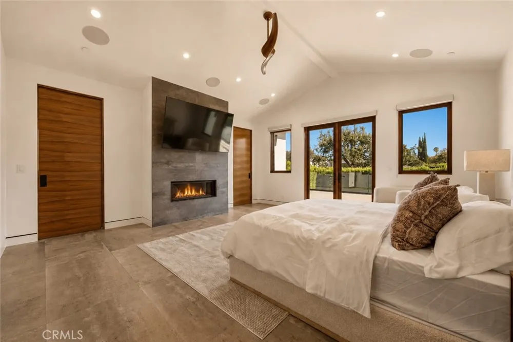 23262 Gonzales Drive Woodland Hills, CA 91367