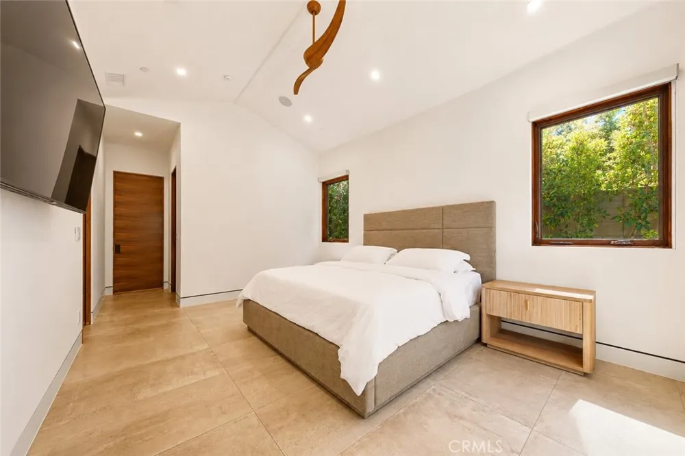 23262 Gonzales Drive Woodland Hills, CA 91367