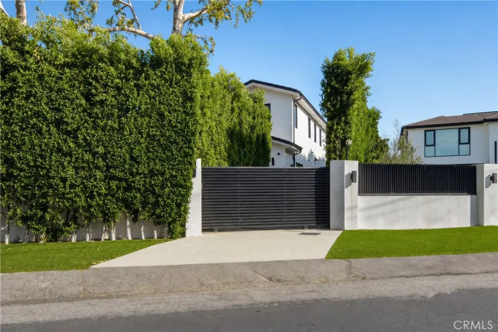 23262 Gonzales Drive Woodland Hills, CA 91367