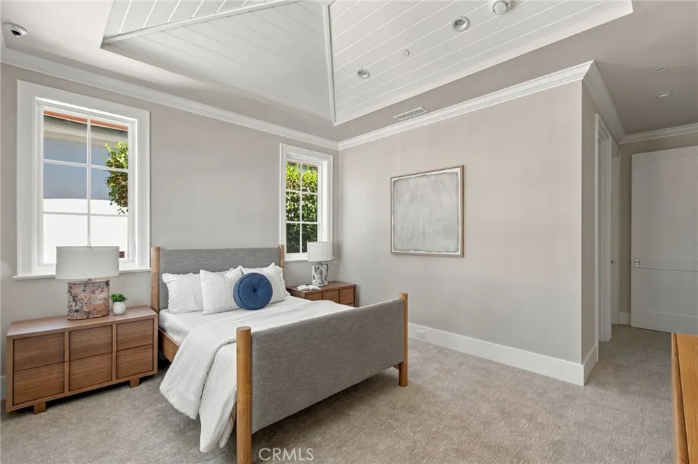 712 K Thanga Corona del Mar, CA 92625