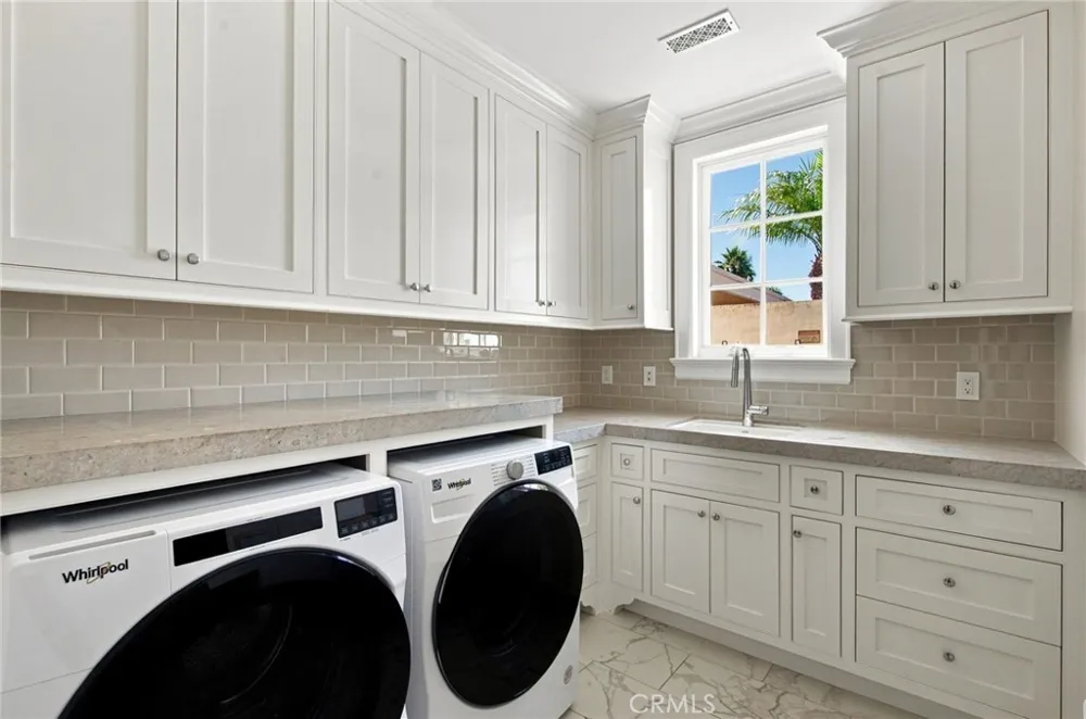 712 K Thanga Corona del Mar, CA 92625