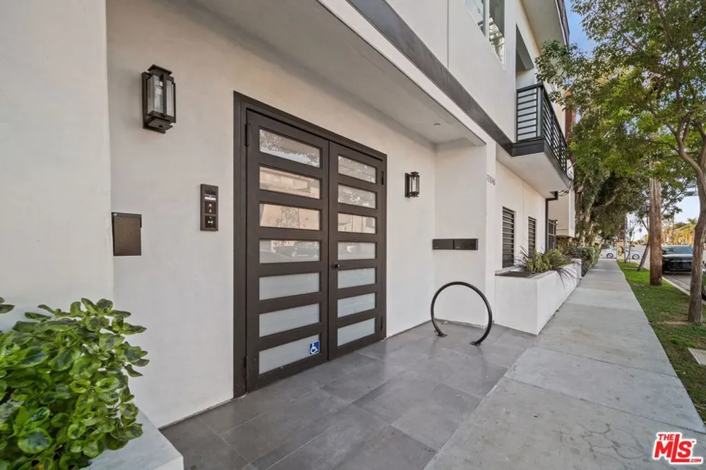 13846 Moorpark Street #201 Sherman Oaks, CA 91423