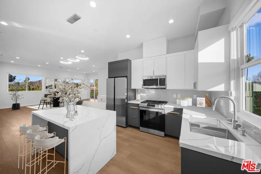 13846 Moorpark Street #201 Sherman Oaks, CA 91423
