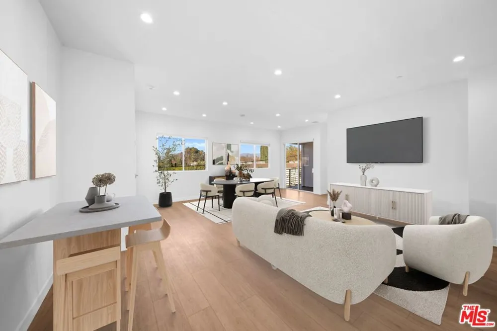 13846 Moorpark Street #201 Sherman Oaks, CA 91423