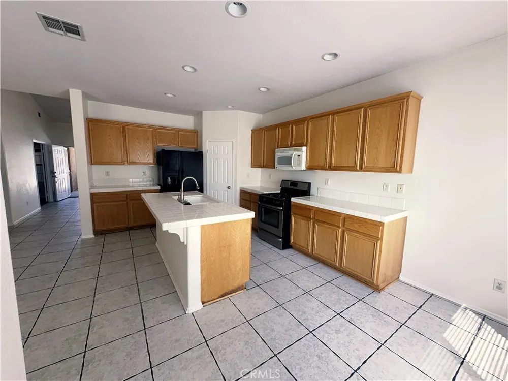 12891 Pueblo Victorville, CA 92392