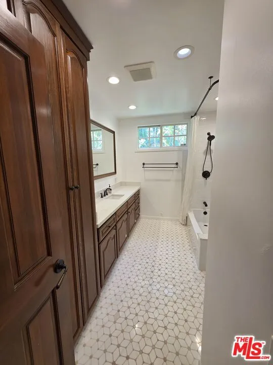 22814 Dolorosa Street Woodland Hills, CA 91367