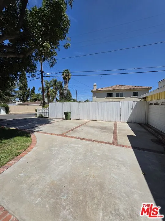 22814 Dolorosa Street Woodland Hills, CA 91367
