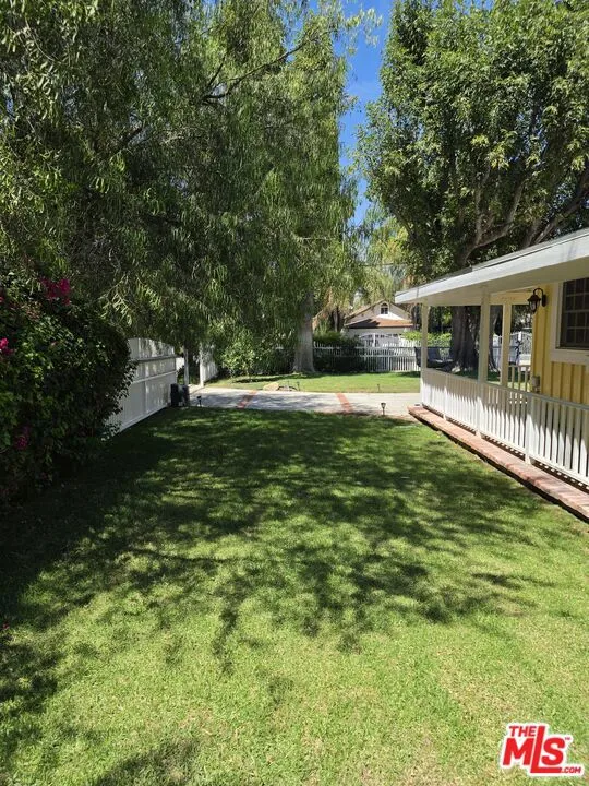 22814 Dolorosa Street Woodland Hills, CA 91367