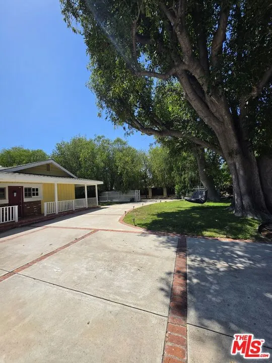 22814 Dolorosa Street Woodland Hills, CA 91367