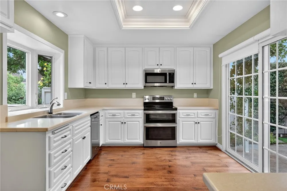 26 Lakeshore Irvine, CA 92604