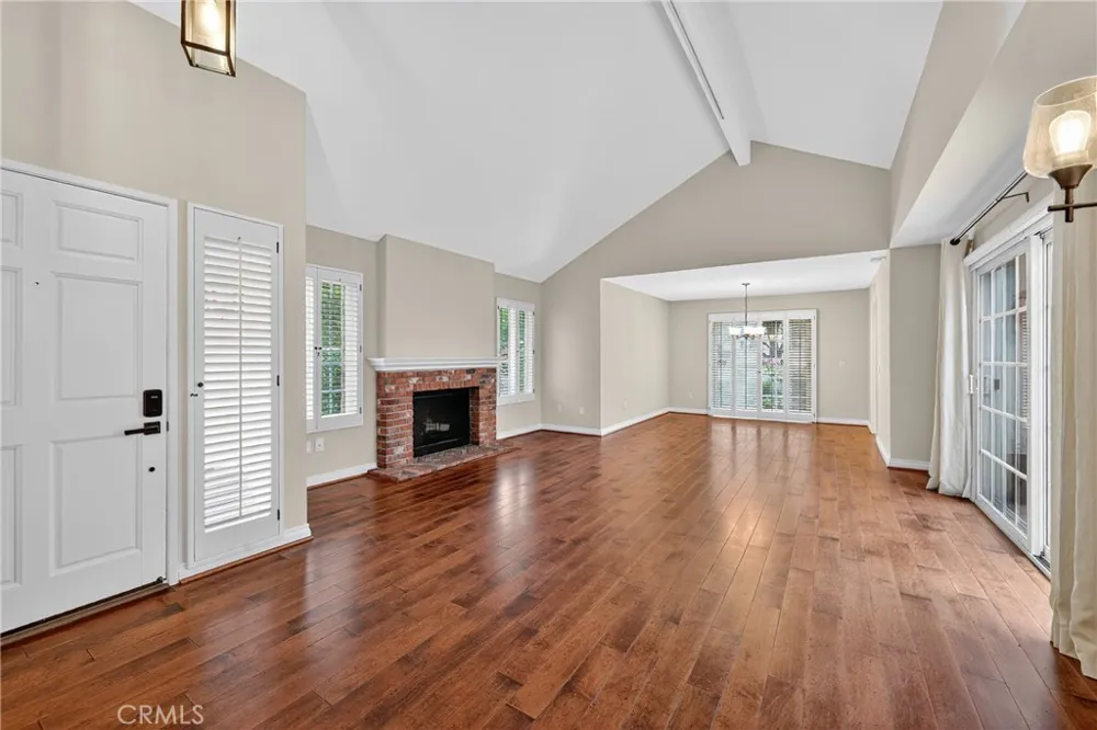 26 Lakeshore Irvine, CA 92604
