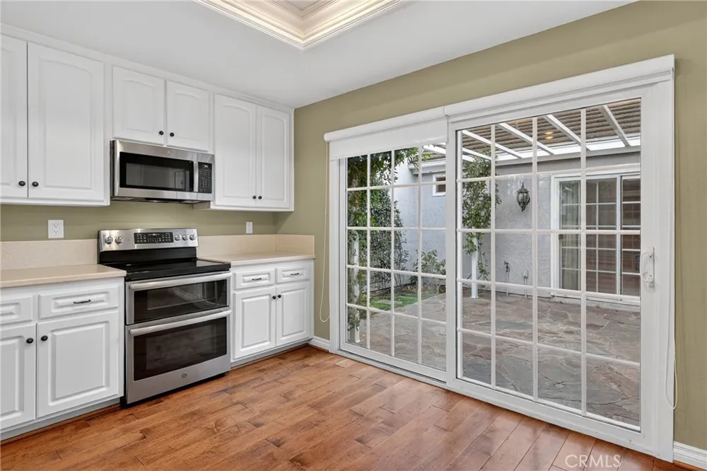 26 Lakeshore Irvine, CA 92604