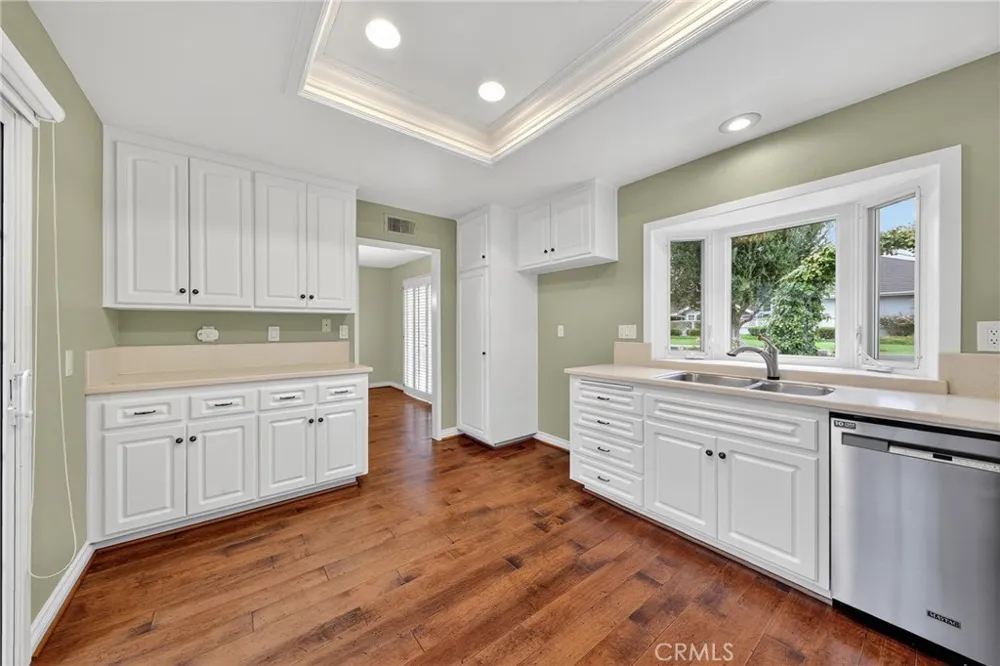 26 Lakeshore Irvine, CA 92604
