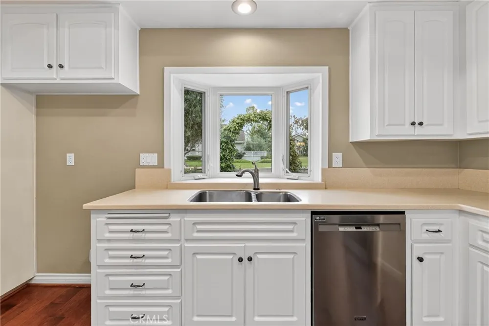 26 Lakeshore Irvine, CA 92604