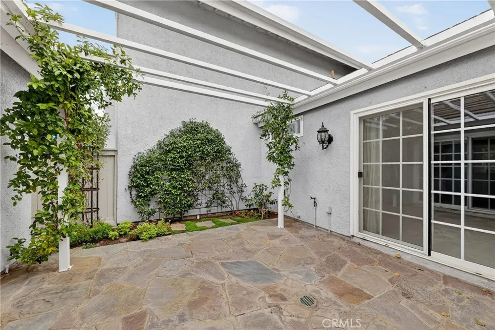26 Lakeshore Irvine, CA 92604