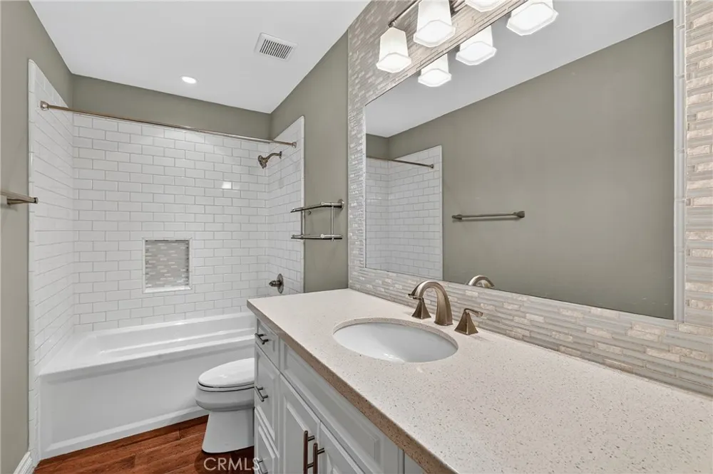 26 Lakeshore Irvine, CA 92604