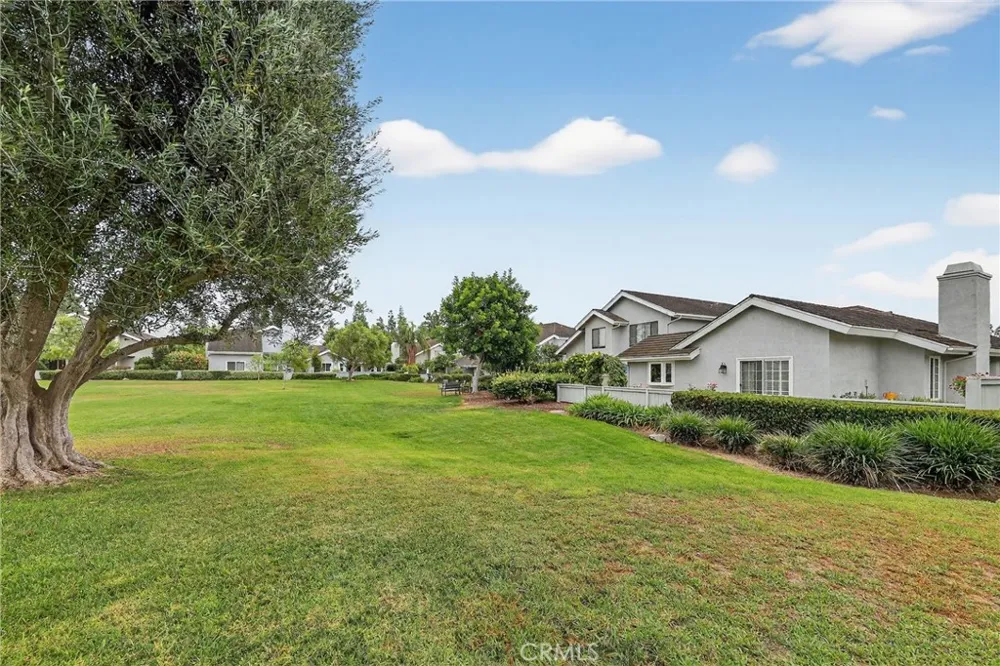 26 Lakeshore Irvine, CA 92604