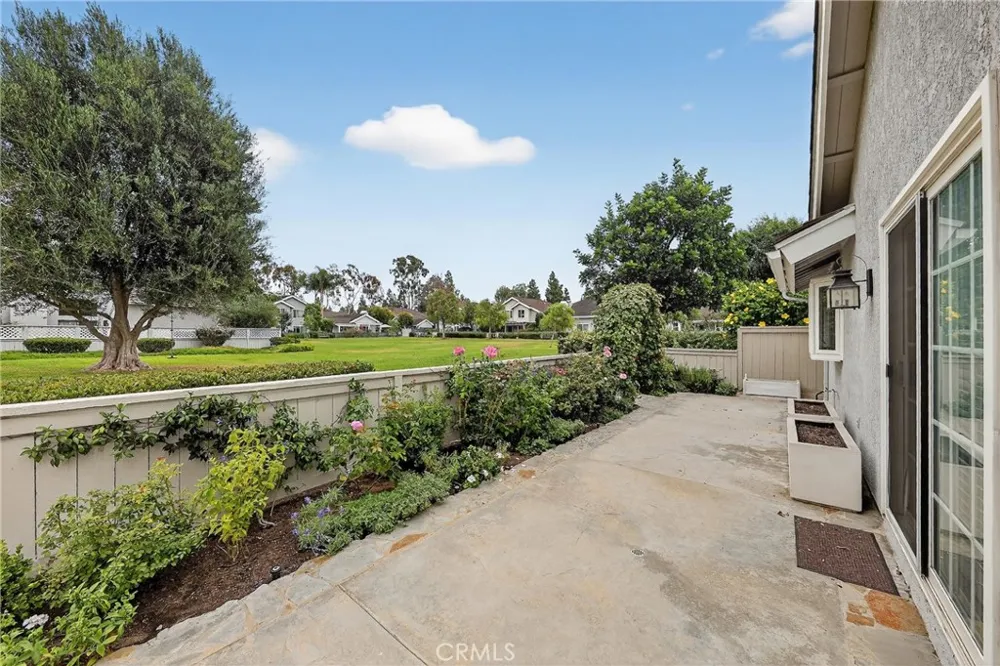 26 Lakeshore Irvine, CA 92604