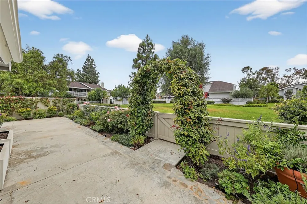 26 Lakeshore Irvine, CA 92604