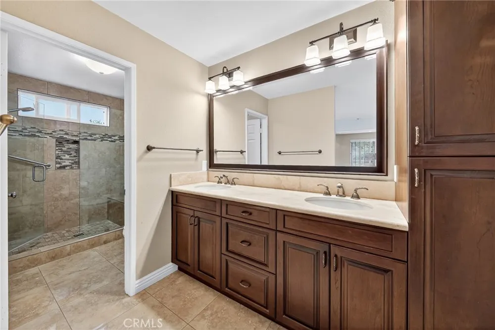 26 Lakeshore Irvine, CA 92604