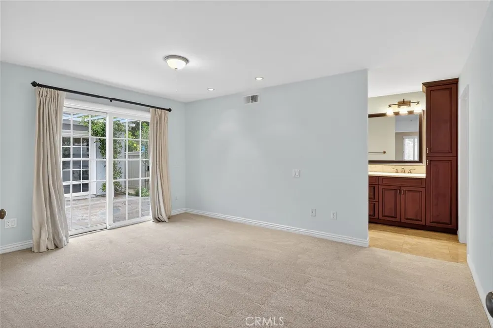 26 Lakeshore Irvine, CA 92604